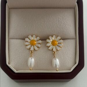 Gold and White Daisy Pearl Earrings|Sterling Silver posts|Gold earrings